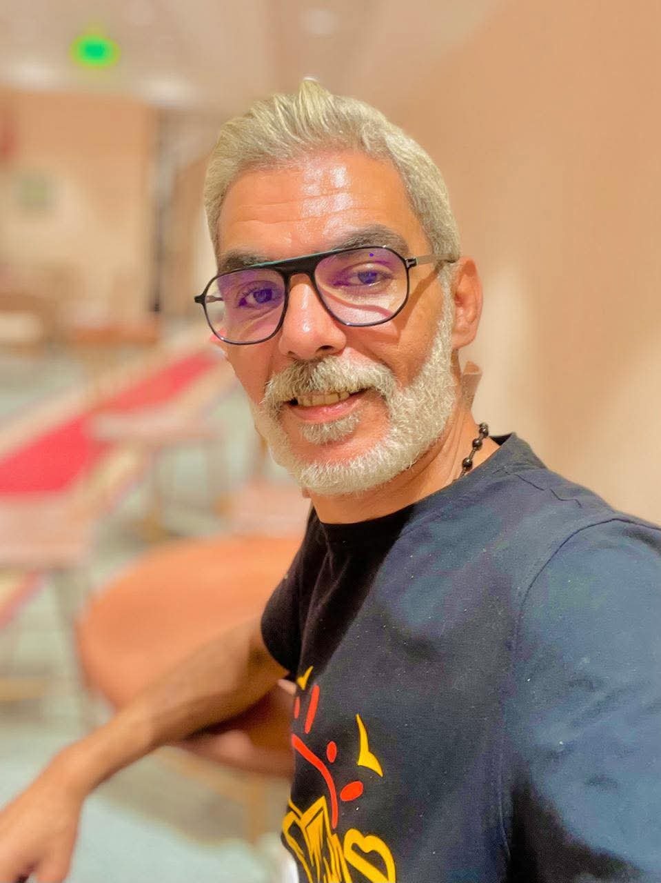 الشاعر طارق علي