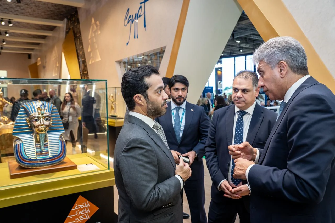 وصول شريف فتحي وزير السياحة والآثار للجناح المصري المُشارك في البورصة