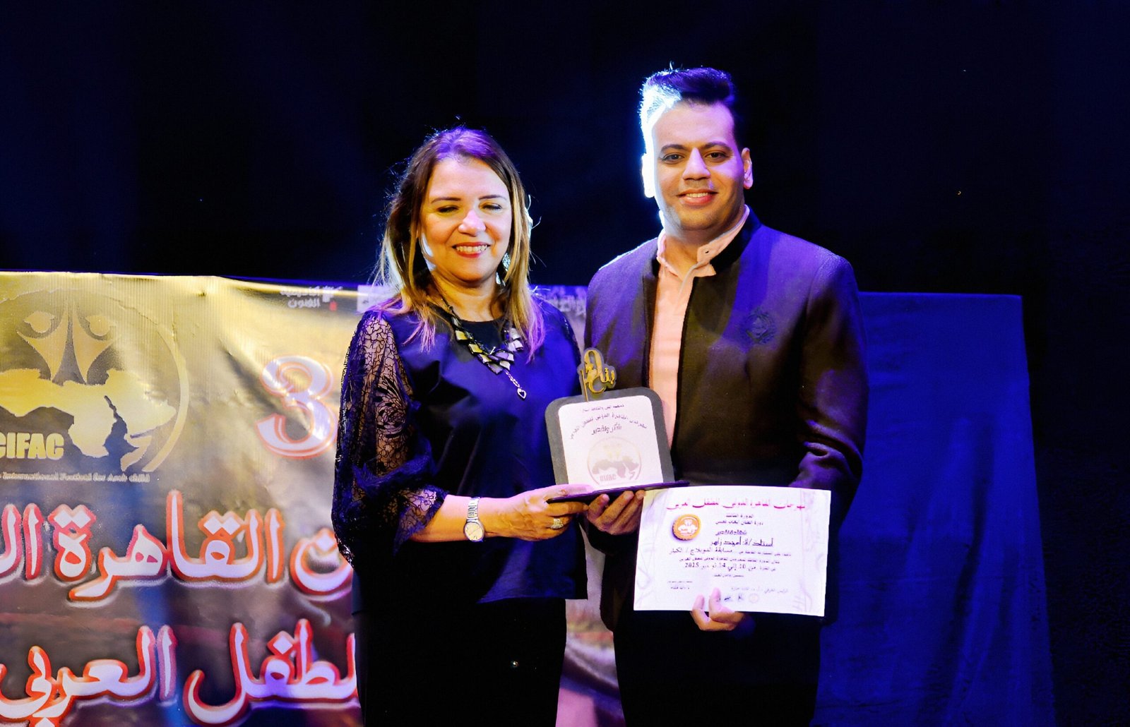 اللقطة الرسمية ل أمجد زاهر مع دكتورة غادة جبارة رئيسة أكاديمية الفنون؛ بحفل افتتاح مهرجان القاهرة الدولى للطفل العربى ؛ بعد تأهله بمسابقة الدوبلاج .