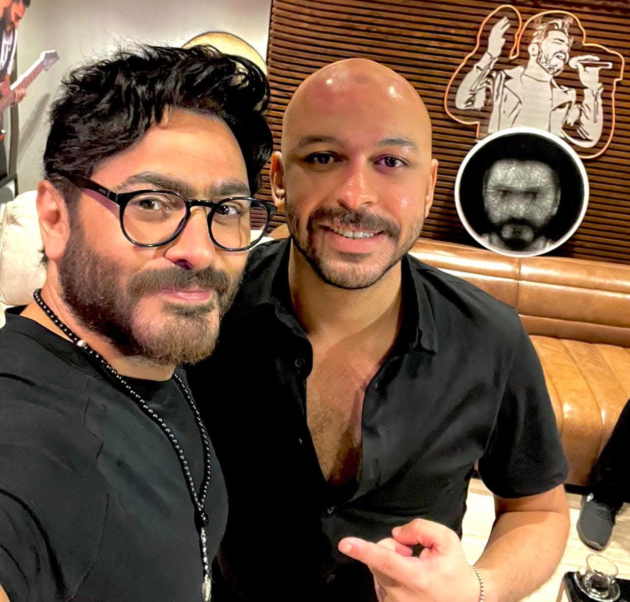 بلال سرور مع النجم تامر حسني