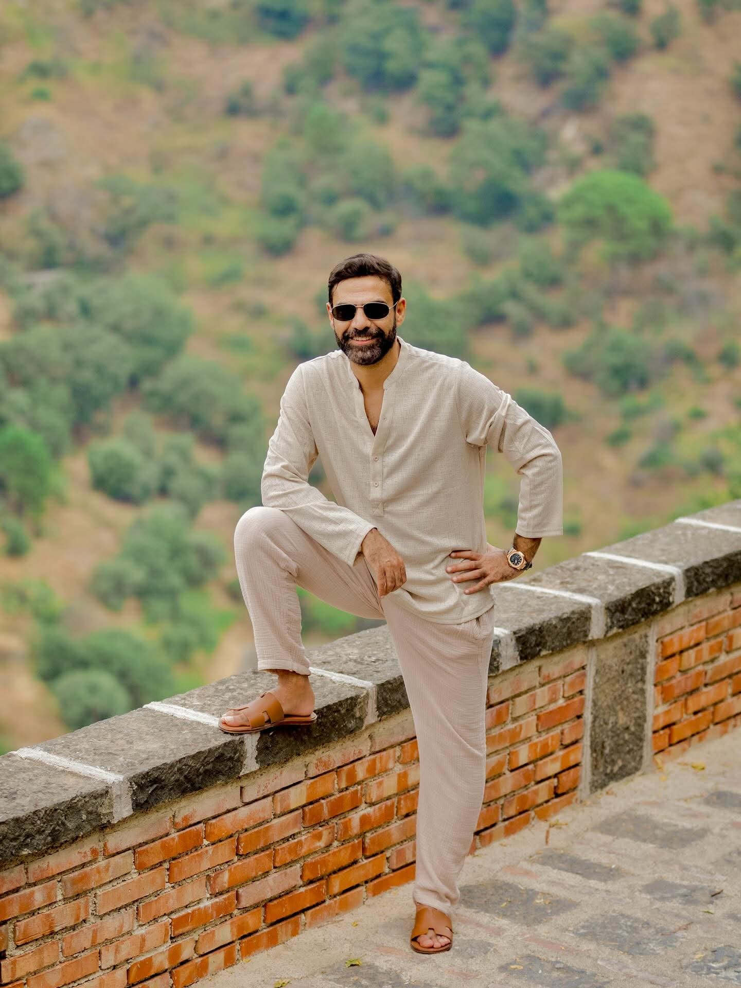 الشاعر امير طعيمه